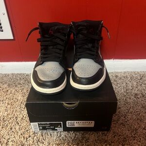 Nike Men's Black and Gray Sneakers